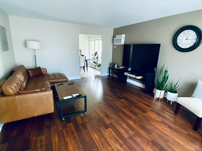 522 S La Grange Rd #1 — Photo 2