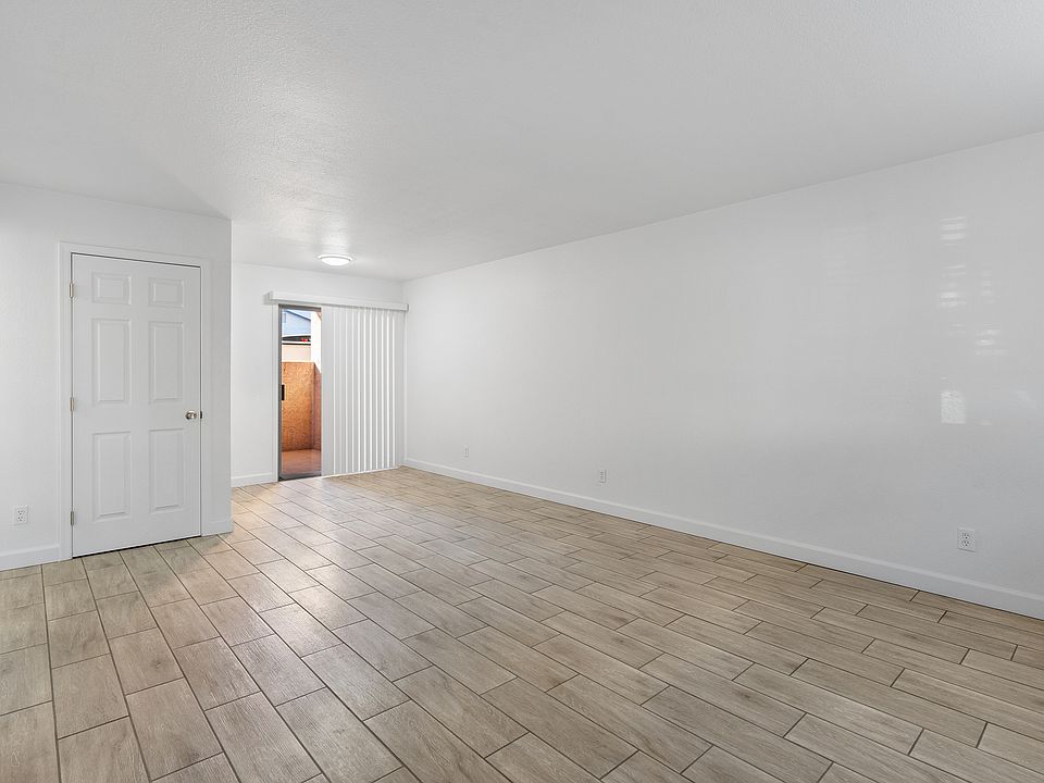 1st image of 2220 W Dora St