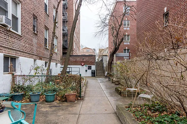 Sold by Prime Realty | media 10