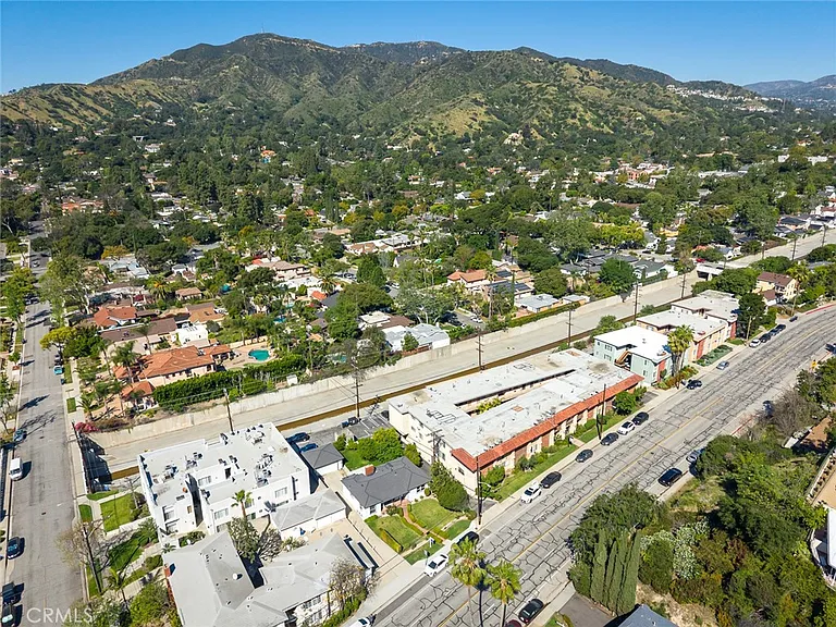 2111 N Verdugo Rd — Photo 50