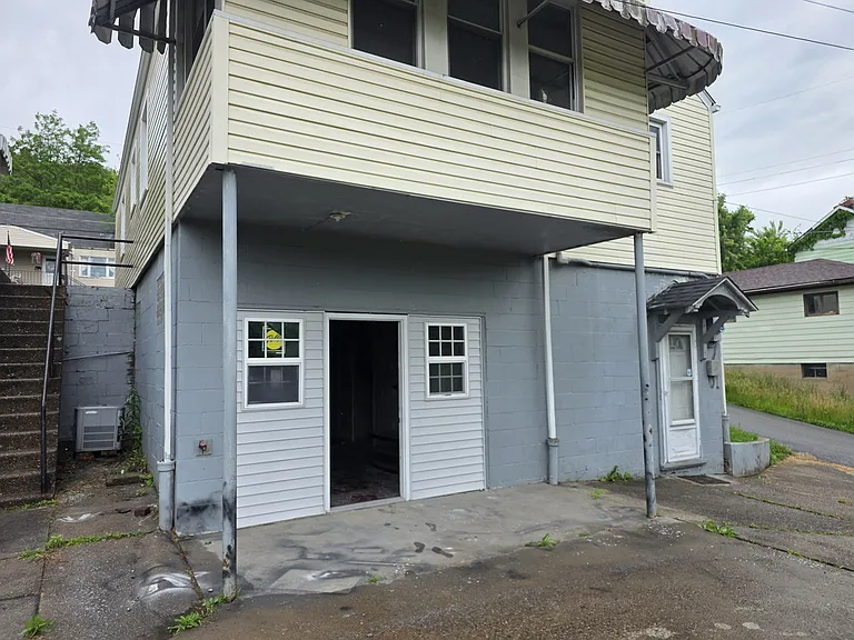 3496 Franklin St — Photo 11