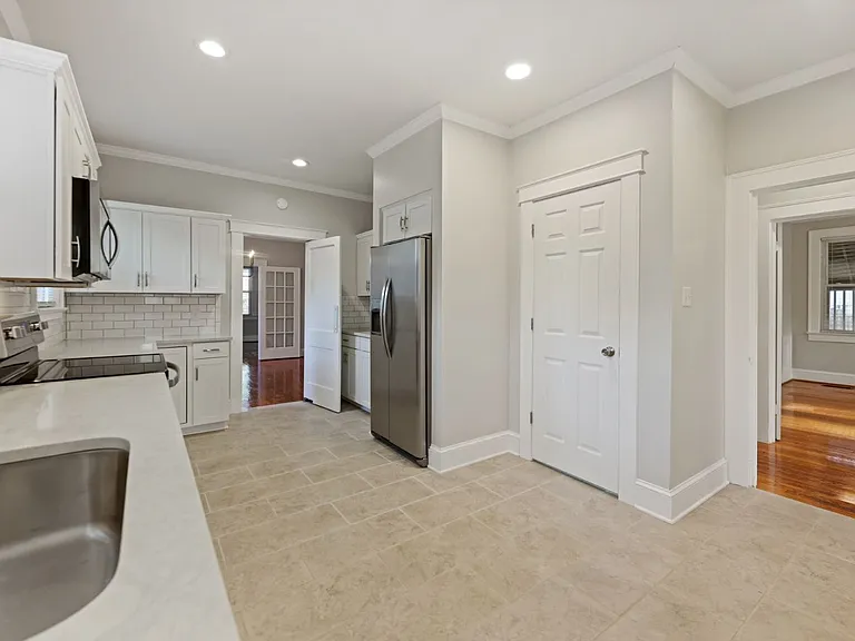 1015 S Hawthorne Rd — Photo 4