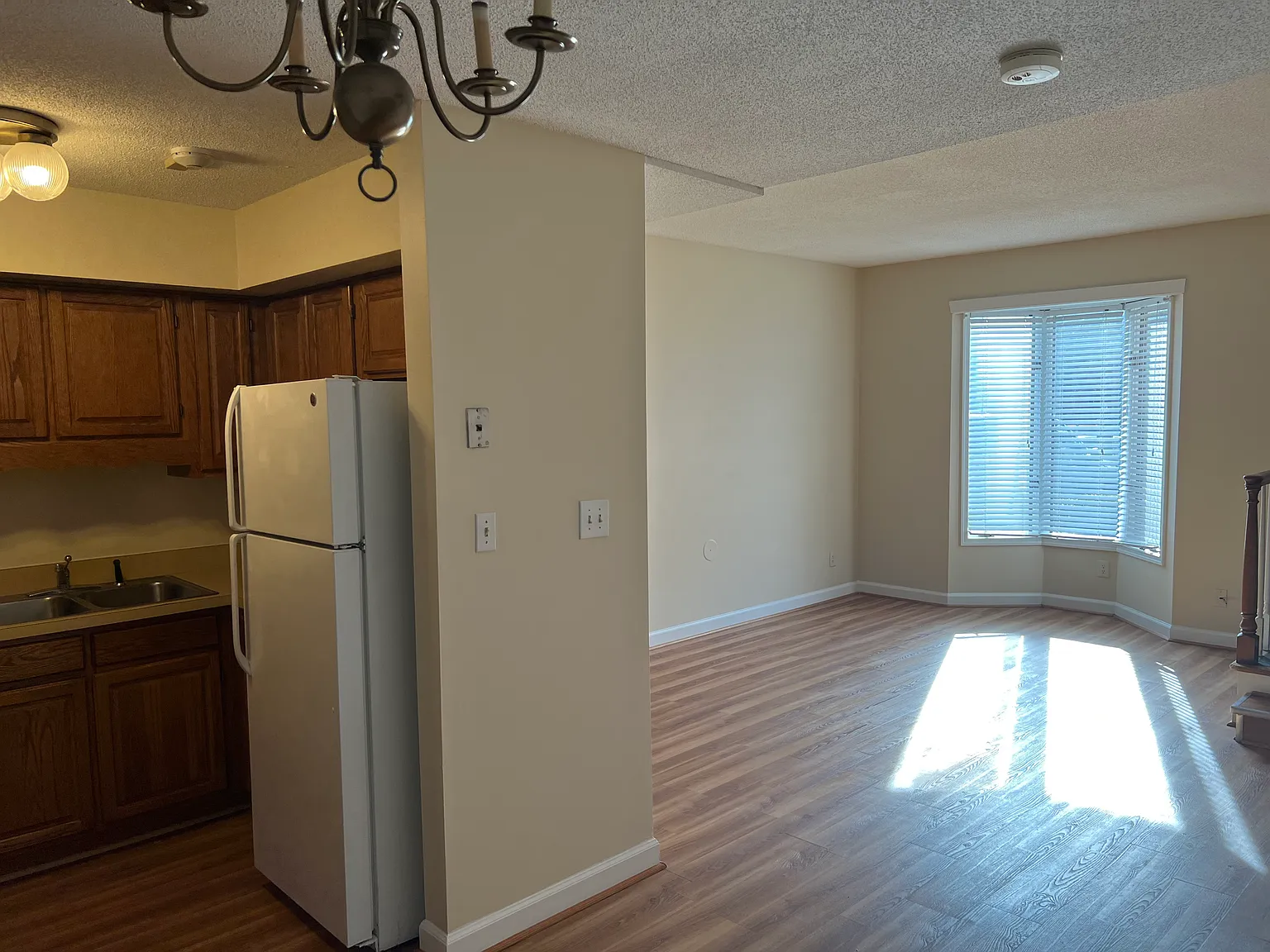 2 bed, 1001 sqft, $1,400 — Photo 1