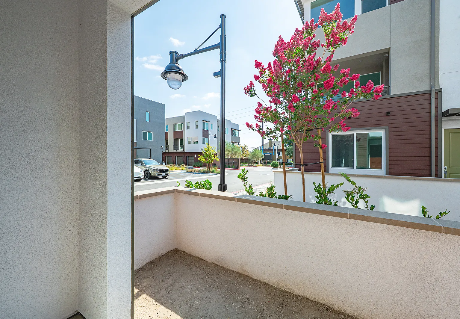 3 bed, 2.5 bath, 1560 sqft, $5,565 — Photo 4
