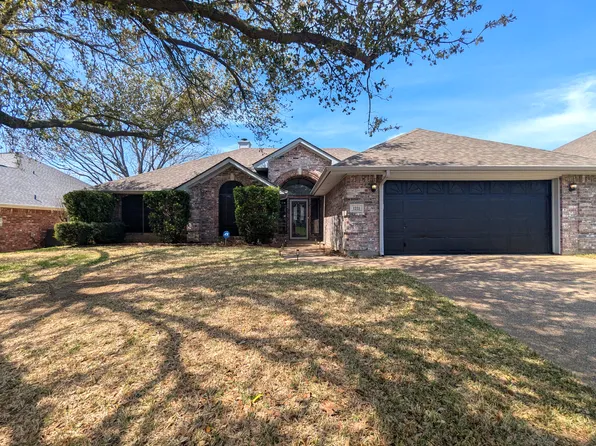 1221 Downwood Dr, Burleson, TX 76028
