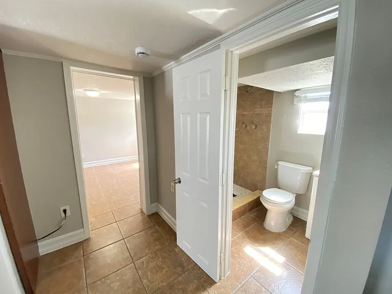 812 W Livingston St #B — Photo 4