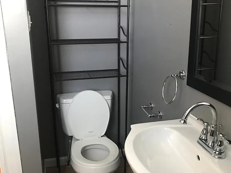 526 Reeves Dr — Photo 3