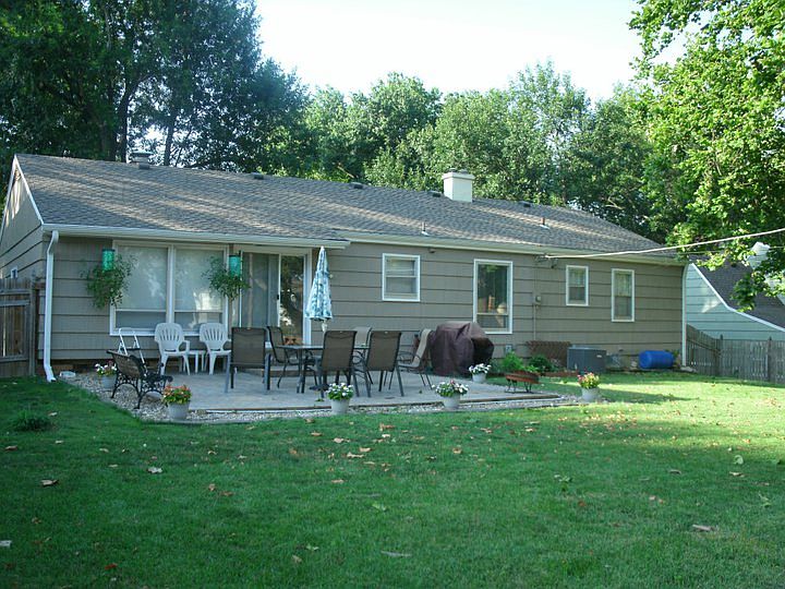 2nd image of 3707 NE 49th St