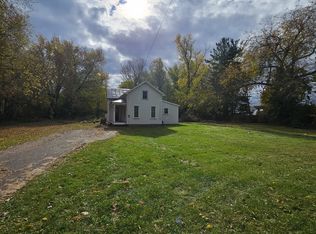 915 Steiner Rd, Monroe, MI 48162