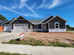 N9016 Southtowne Dr, Menasha, WI 54952
