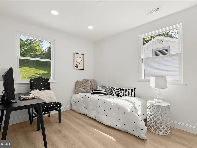 402 Elm Ave — Photo 14