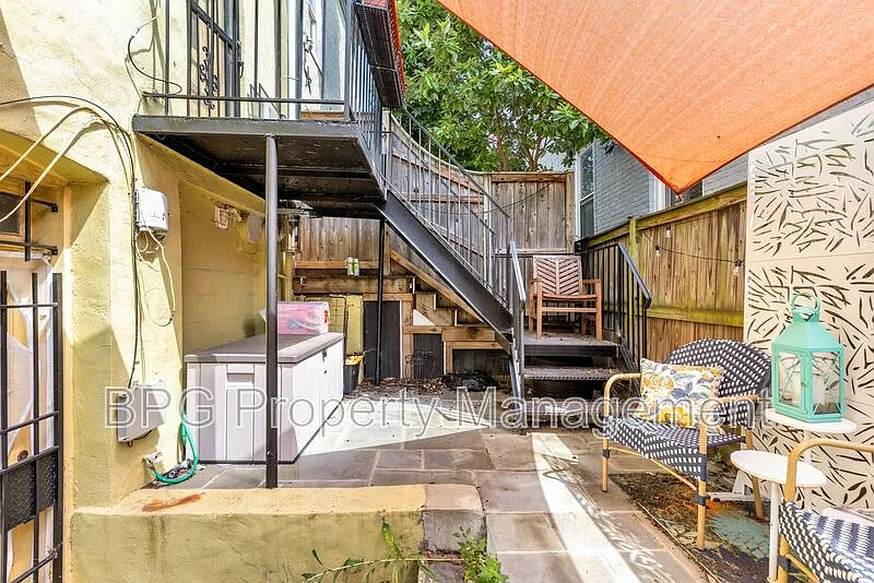 3 bed, 2.0 bath, 1800 sqft, $6,000 — Photo 2
