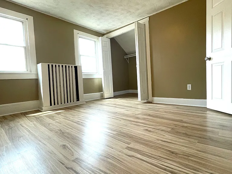 221 Middle St — Photo 28