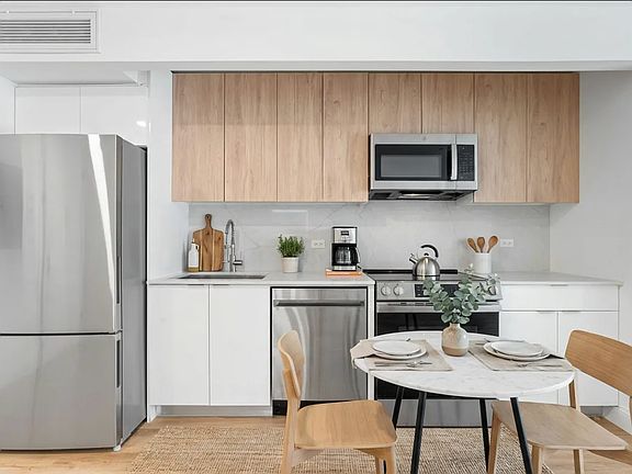 4th image of 300 W 136th St #3C