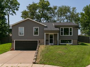 101 24th Avenue Ct, Moline, IL 61265