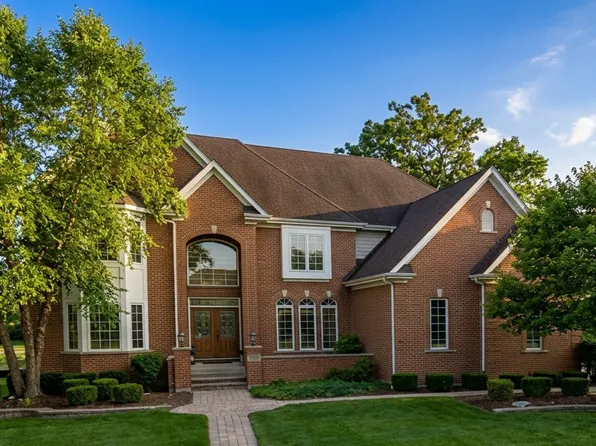 2556 Kane Ln, Batavia, IL 60510