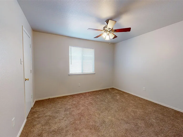 2015 Gardenia Dr — Photo 5