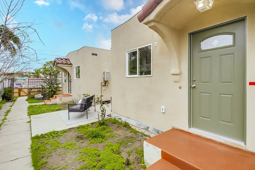 2 bed, 640 sqft, $2,975 — Photo 2