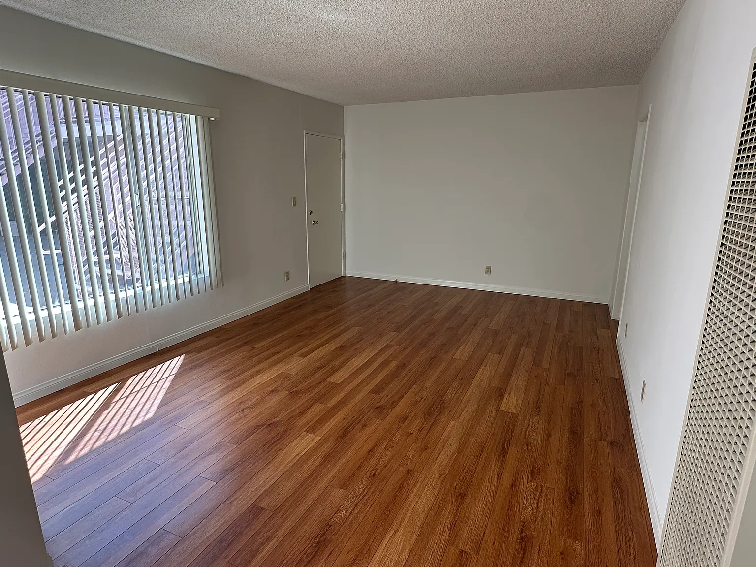 1 bed, 800 sqft, $2,000 — Photo 3
