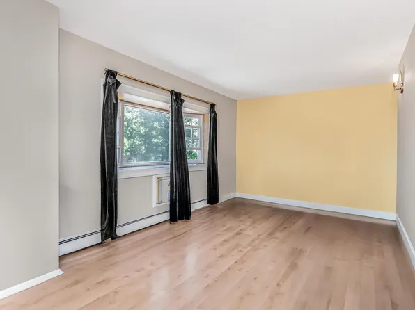 1035 Bryant Avenue image 10 of 37