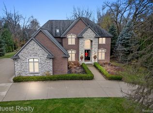 1561 Bataan Dr, Bloomfield Hills, MI