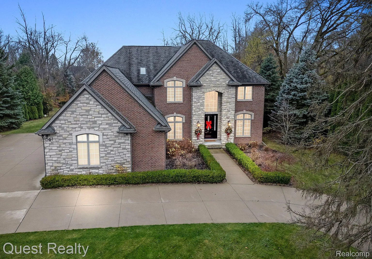 1561 Bataan Dr photo 1