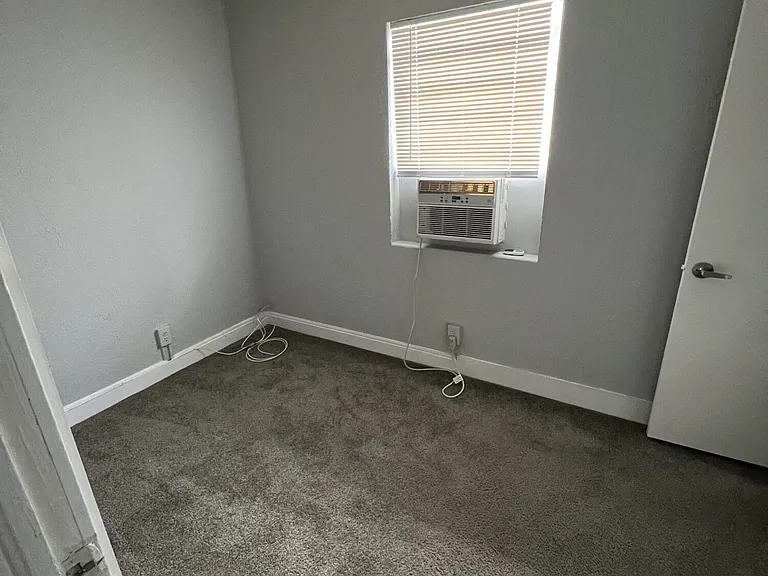 2722 Poinsettia Ave — Photo 7