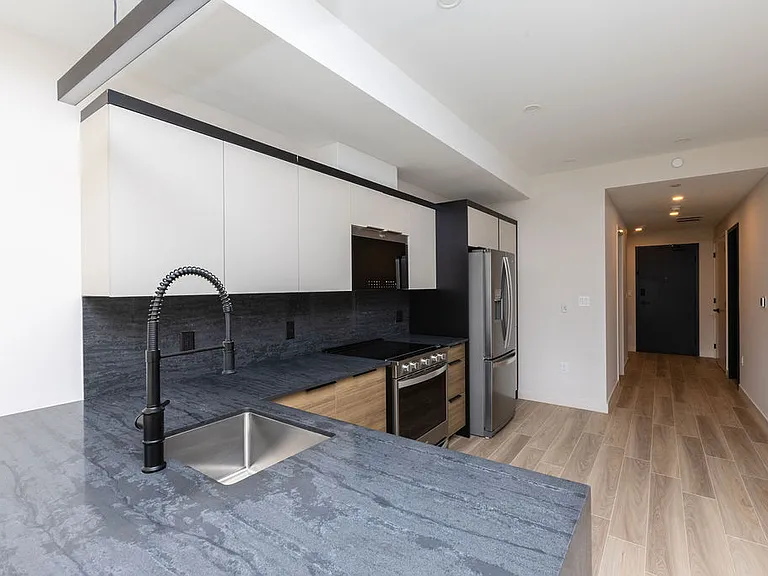 1730 Granville St — Photo 30