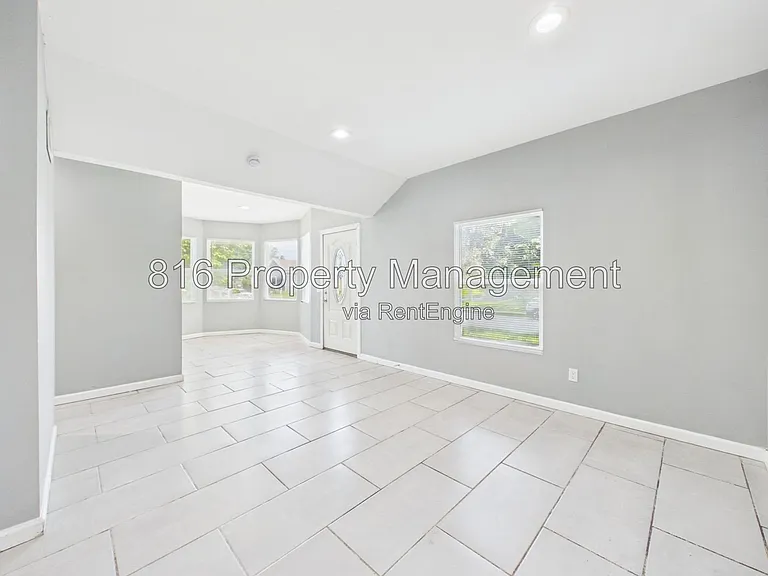 1256 Pennsylvania Ave — Photo 1