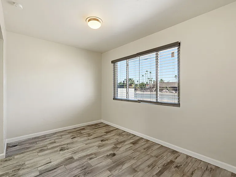 209 E McMurray Blvd — Photo 9