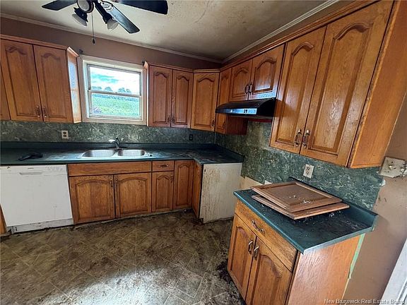 3rd image of 656 Plymouth Rd