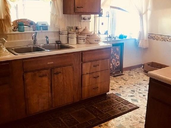 4th image of 100 Larkspur Dr