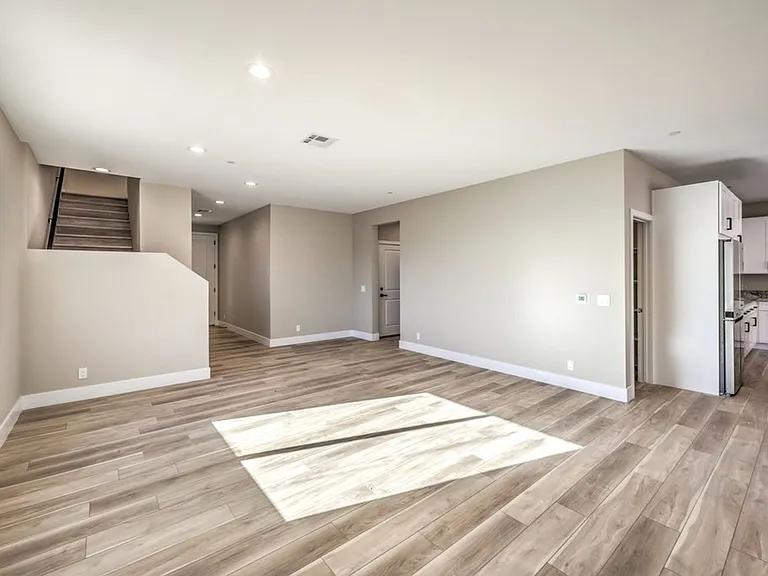 729 Milan Ave — Photo 7
