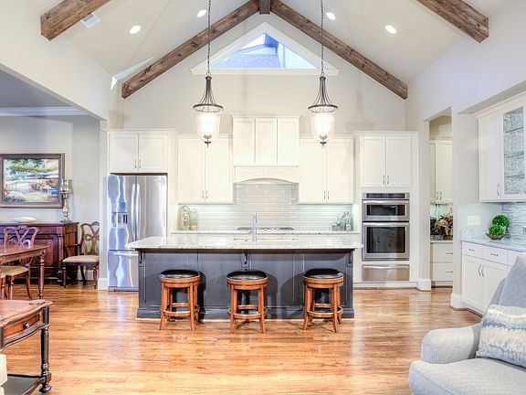 3rd image of 925 Viridian Way