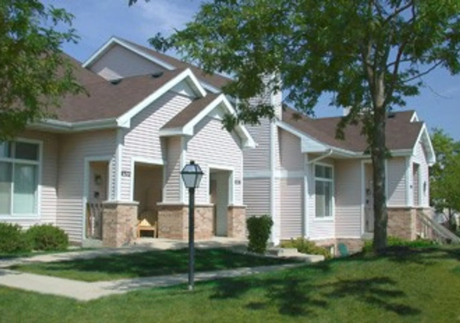 Manchester Townhomes — Photo 2