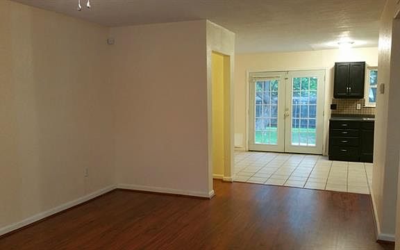 3rd image of 1025 Westwood Dr