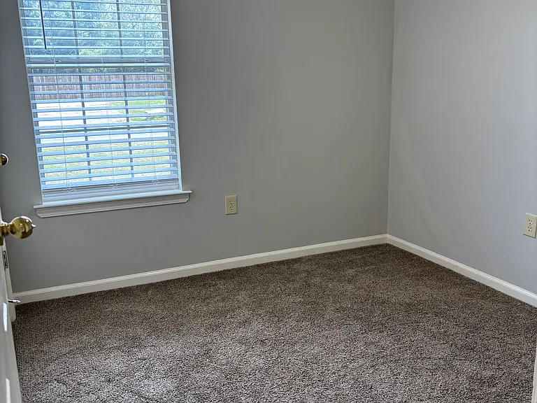 2810 Longbow Ln — Photo 7
