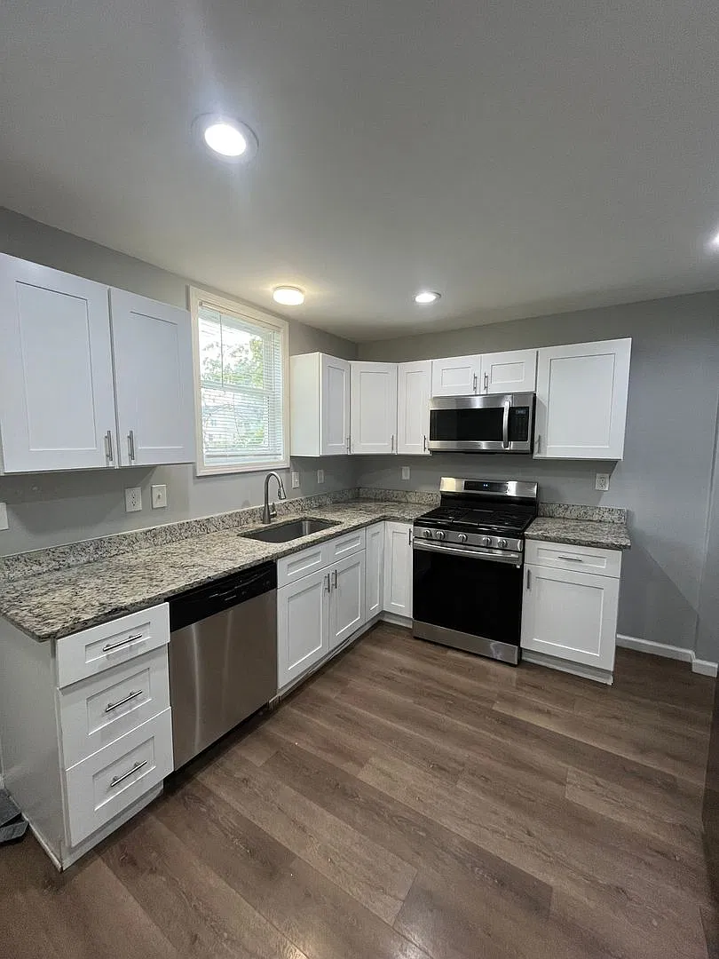 Beautifully Renovated 3-Bedroom Duplex! — Photo 1