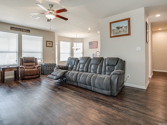 4th image of 429 MOONVINE WAY