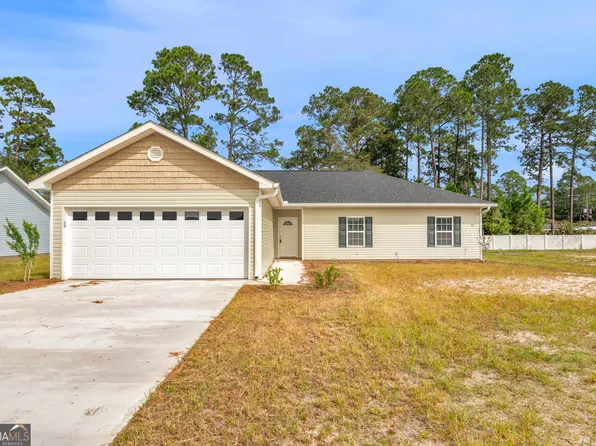 462 Lakeside Cir, Baxley, GA 31513