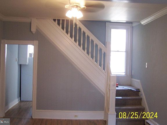 4th image of 11 W Elm St