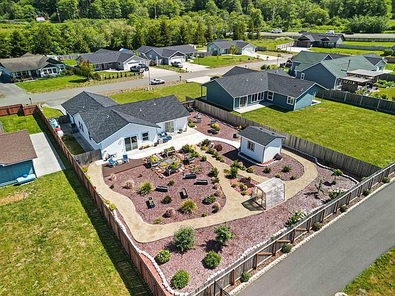 3rd image of 219 Longiflorum Ln