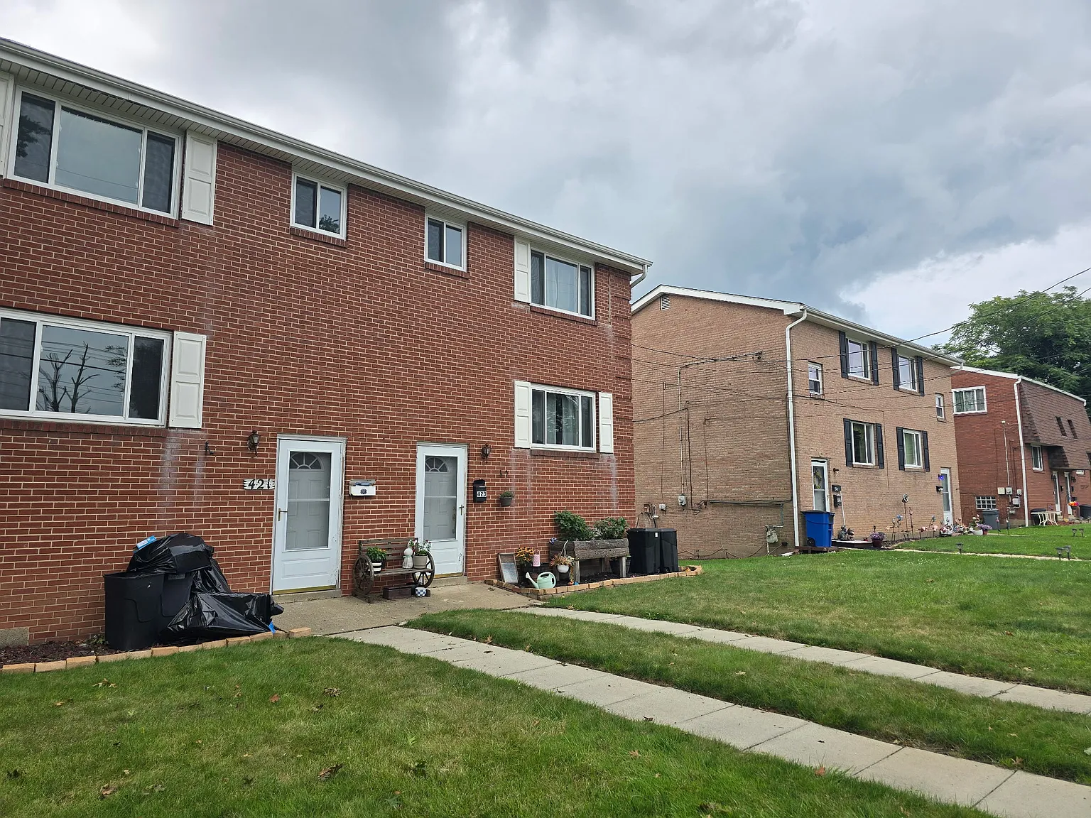 2 bed, 1000 sqft, $1,200 — Photo 1