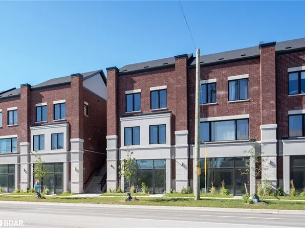 220 Dissette St #16, Bradford West Gwillimbury, ON L3Z 3G8