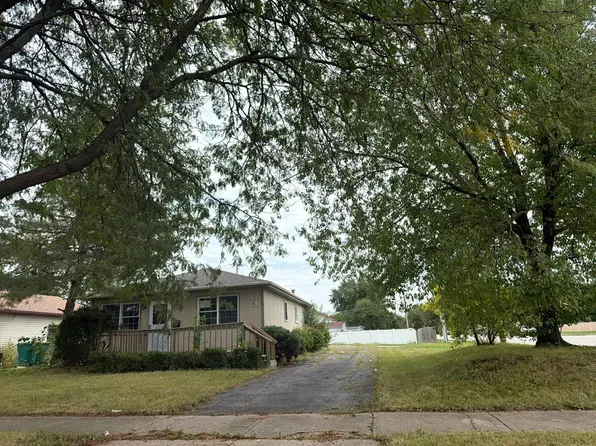 800 Lilac Ln, Joliet, IL 60435