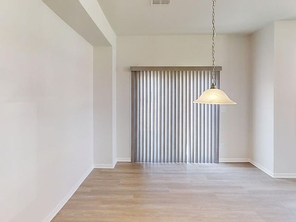 4th image of 2201 Mill Ln