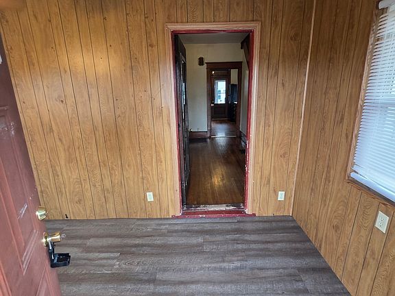 5th image of 239 Burt Ave