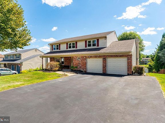 3rd image of 428 Fox Hollow Dr