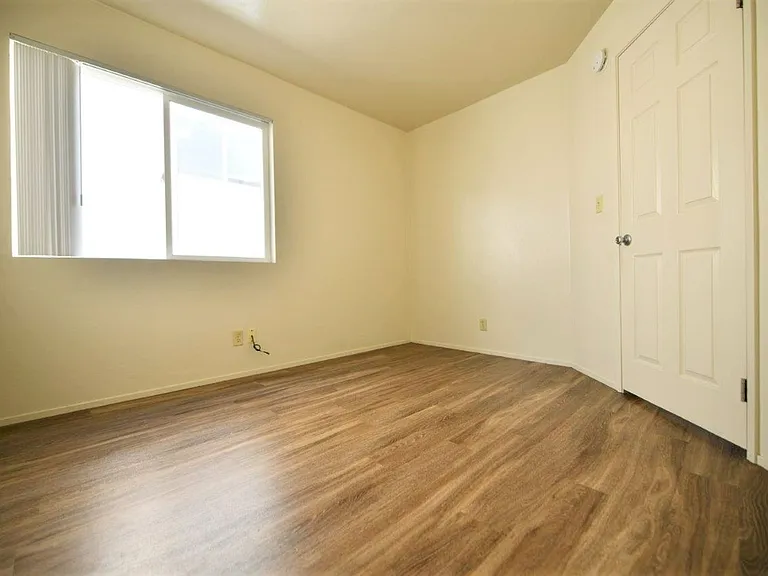 1909 Dwight Way — Photo 12