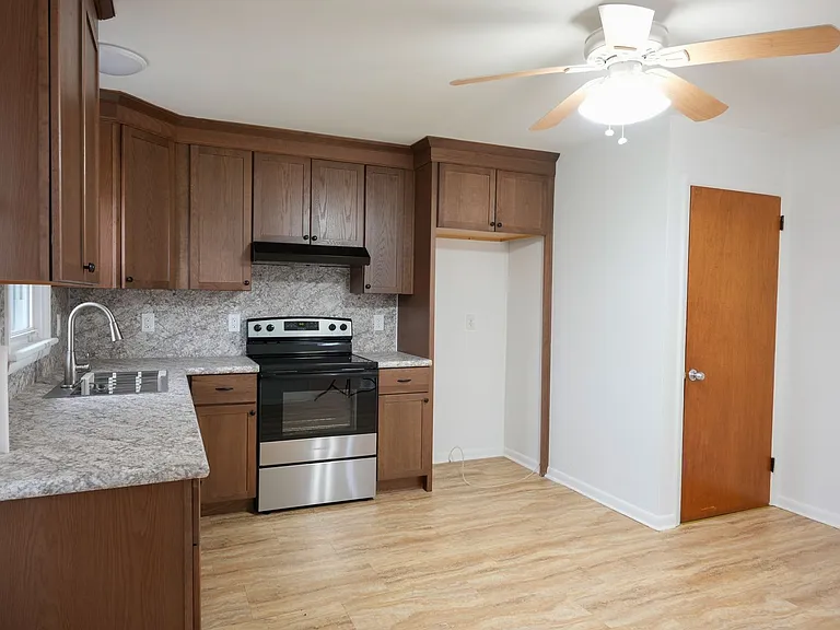 2305 River Rd — Photo 14